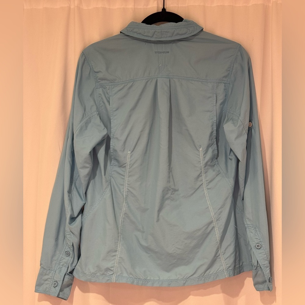 Columbia Titanium Women’s Blue Button Up Performance Shirt Medium Outdoor Hiking - Picture 8 of 10